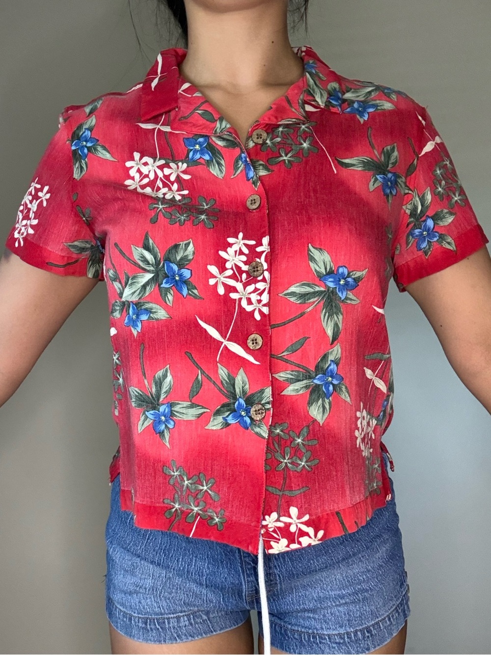 Havana Jack's Cafe Red Tropical Rayon Button-Up